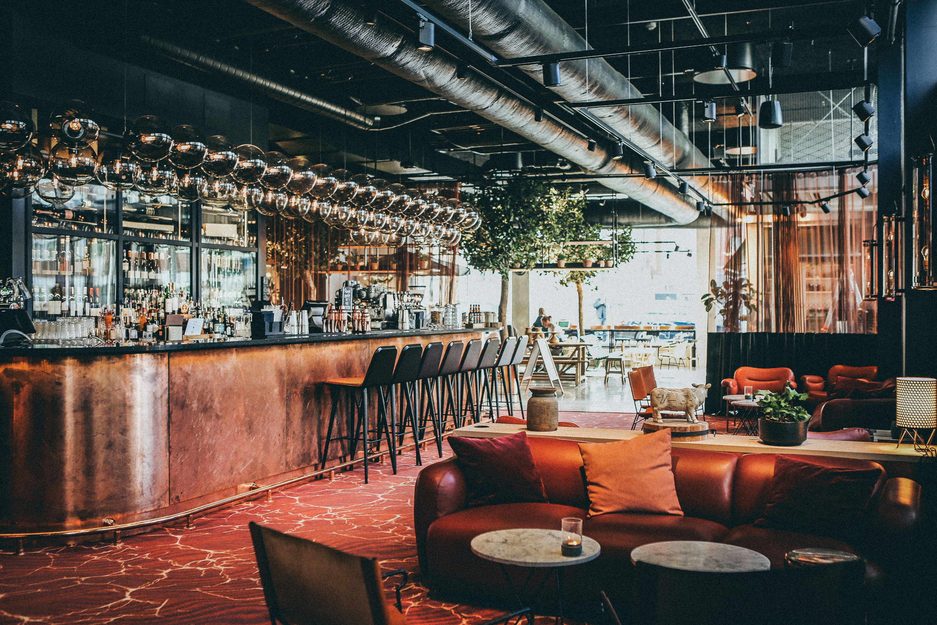 Why Hotel F&B Programs Need Dehydrated Garnishes on Their Spec Sheet