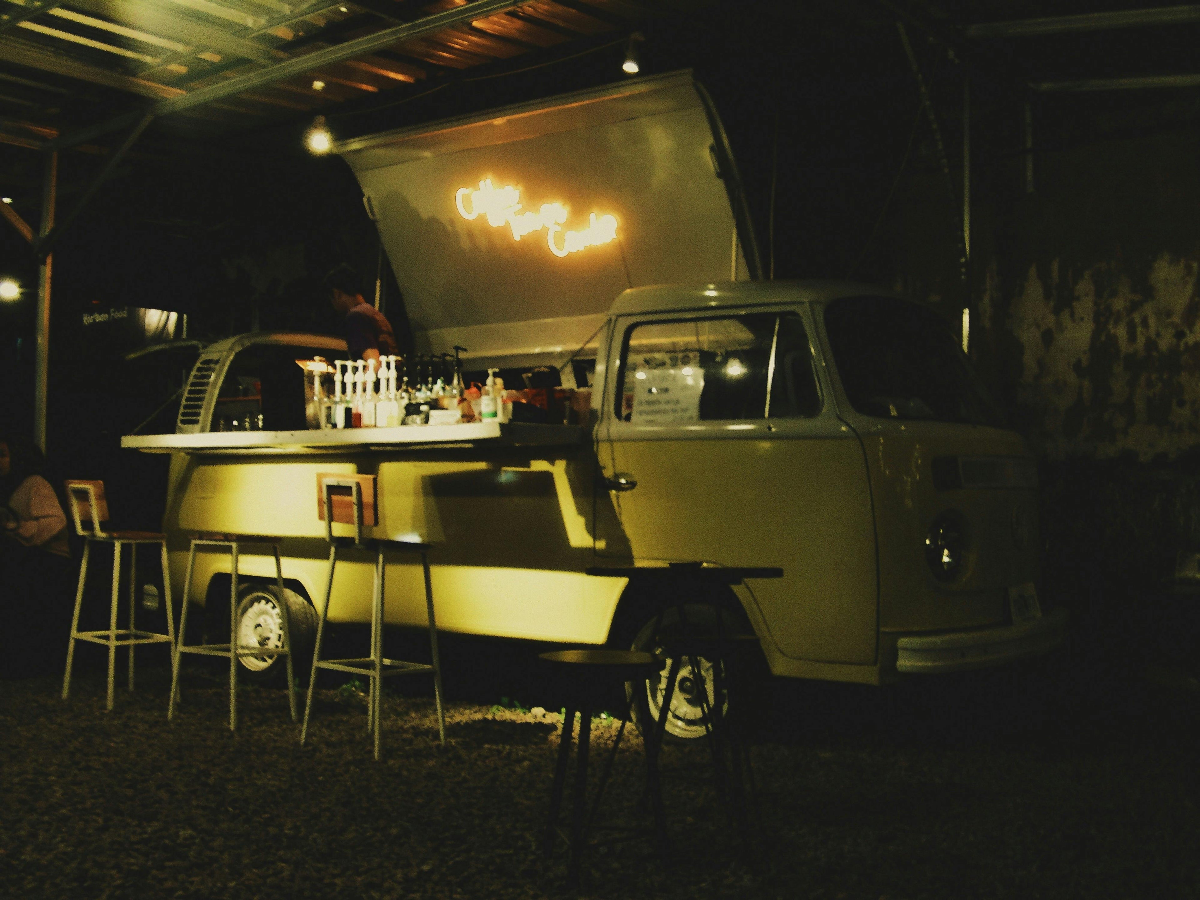 Catering Bar Setup Guide: Garnishes That Travel Well and Last the Event